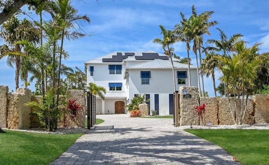 5 bed Single Family Home in Bradenton, FL
