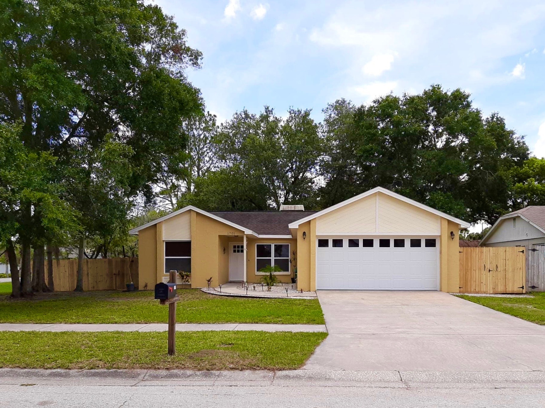 3 bed Single Family Home in Brandon, FL